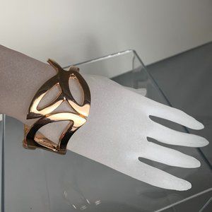 NWOT Rose Gold Tone Cut Out Bangle